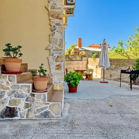 Stone House On The Batalaza - カリ